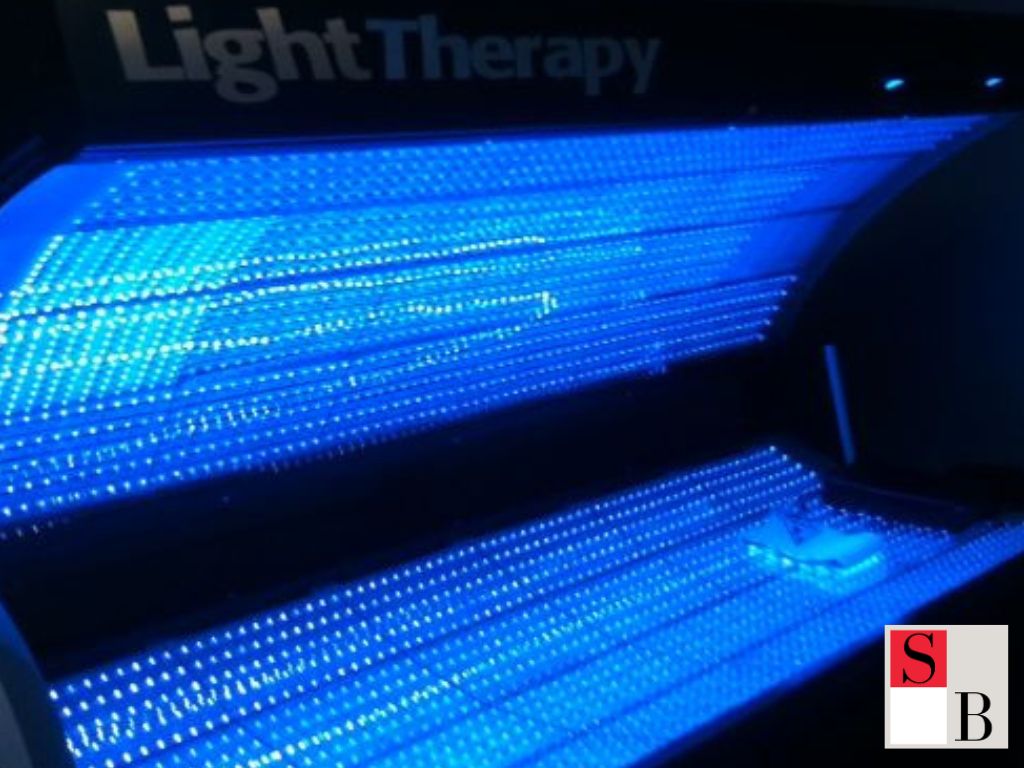 How to Incorporate Blue Light Therapy into Your Skincare Routine