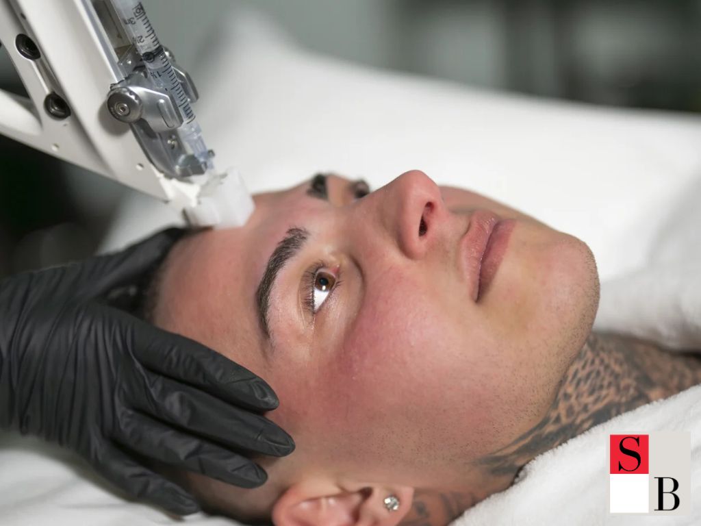 FirmTox Facial: Wellaholic’s Leading Non-Invasive Anti-Aging Treatment for Men in Singapore