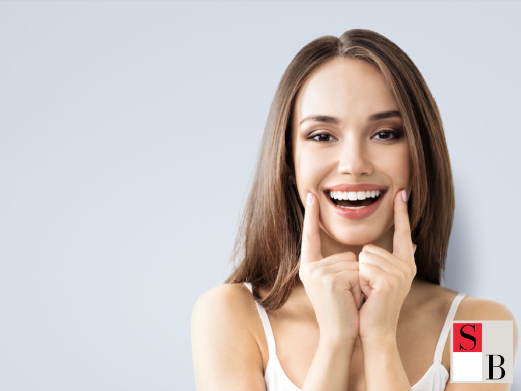 Benefits of Porcelain vs Ceramic Veneers for Singapore’s Climate and Lifestyle